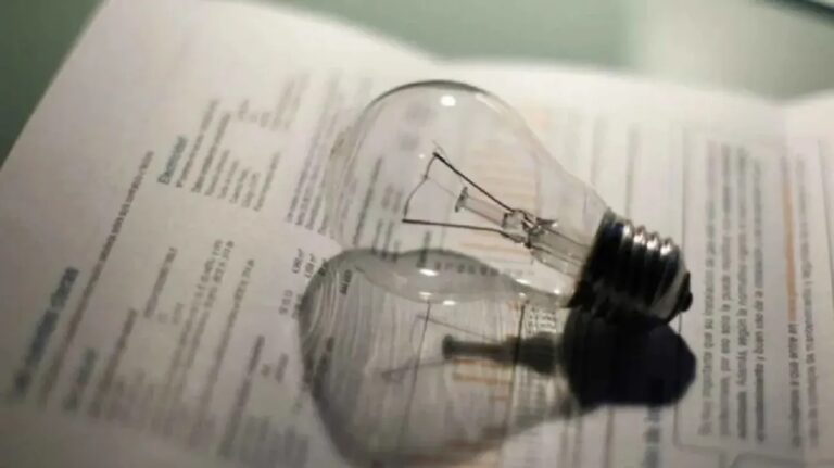 La Justicia frenó el aumento de la luz en la Provincia: qué pasa ahora con las facturas