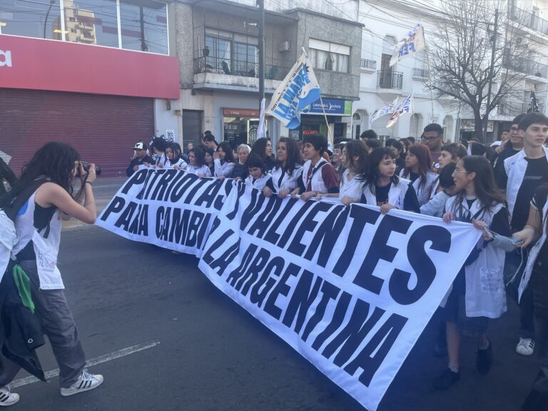 Los lápices siguen escribiendo: 50 años después, la memoria volvió a caminar por La Plata